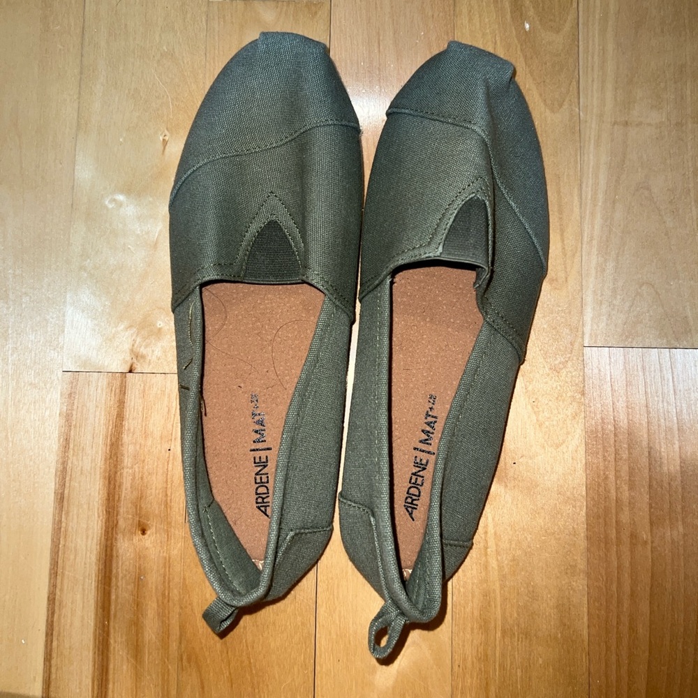 NWOT Olive green flats